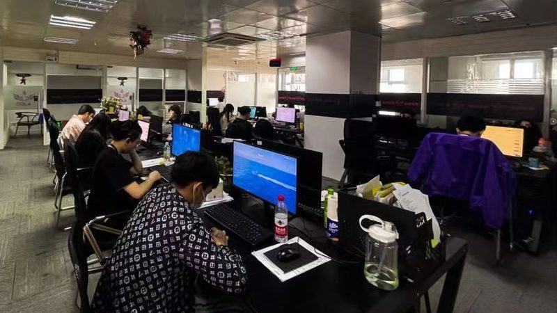 品牌的产品与服务是创业者关注的重点。以下是一些挑选加盟品牌时需要关注的方面：